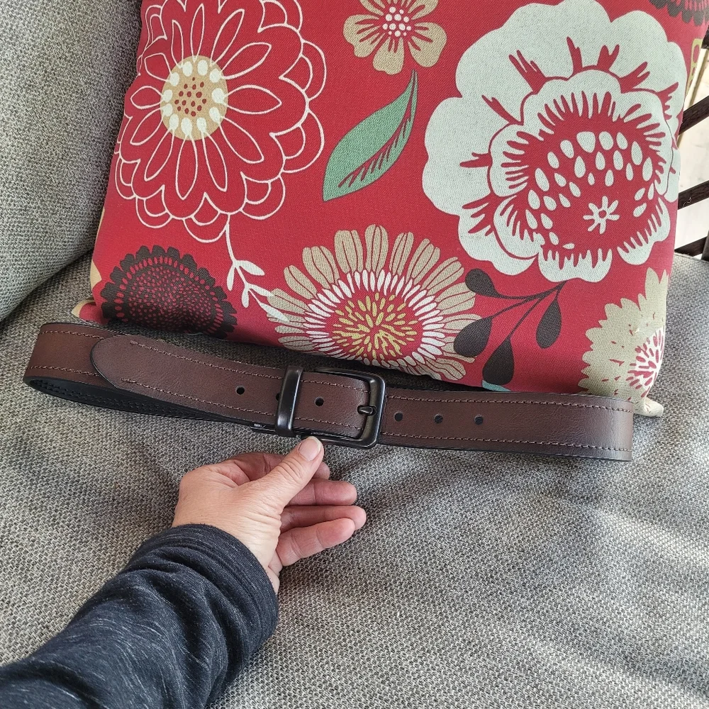 Levi's leather belt, reversible, sz 30-32